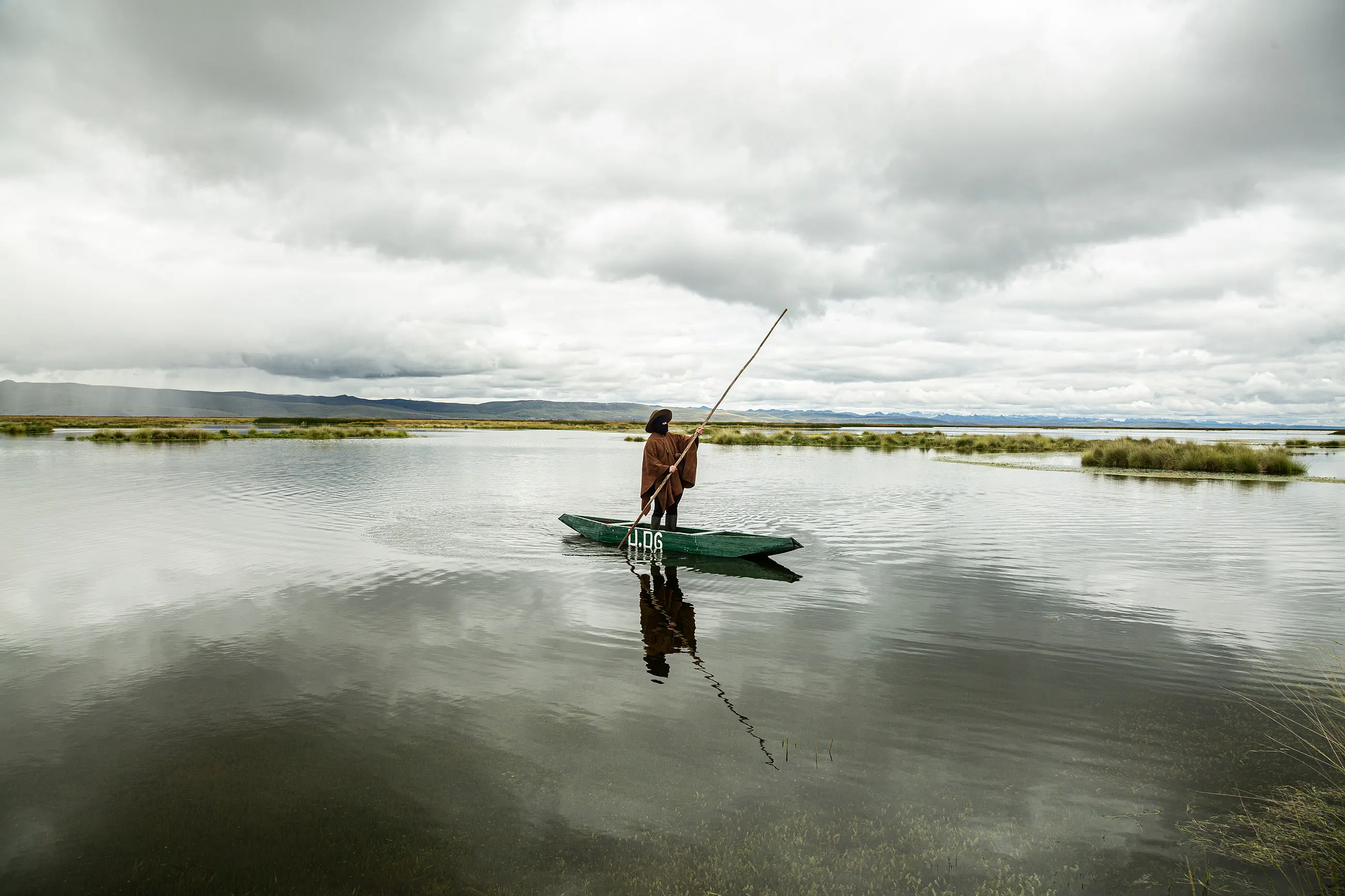 Barquero en el Lago Junin